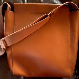 Everlane The Form Bag